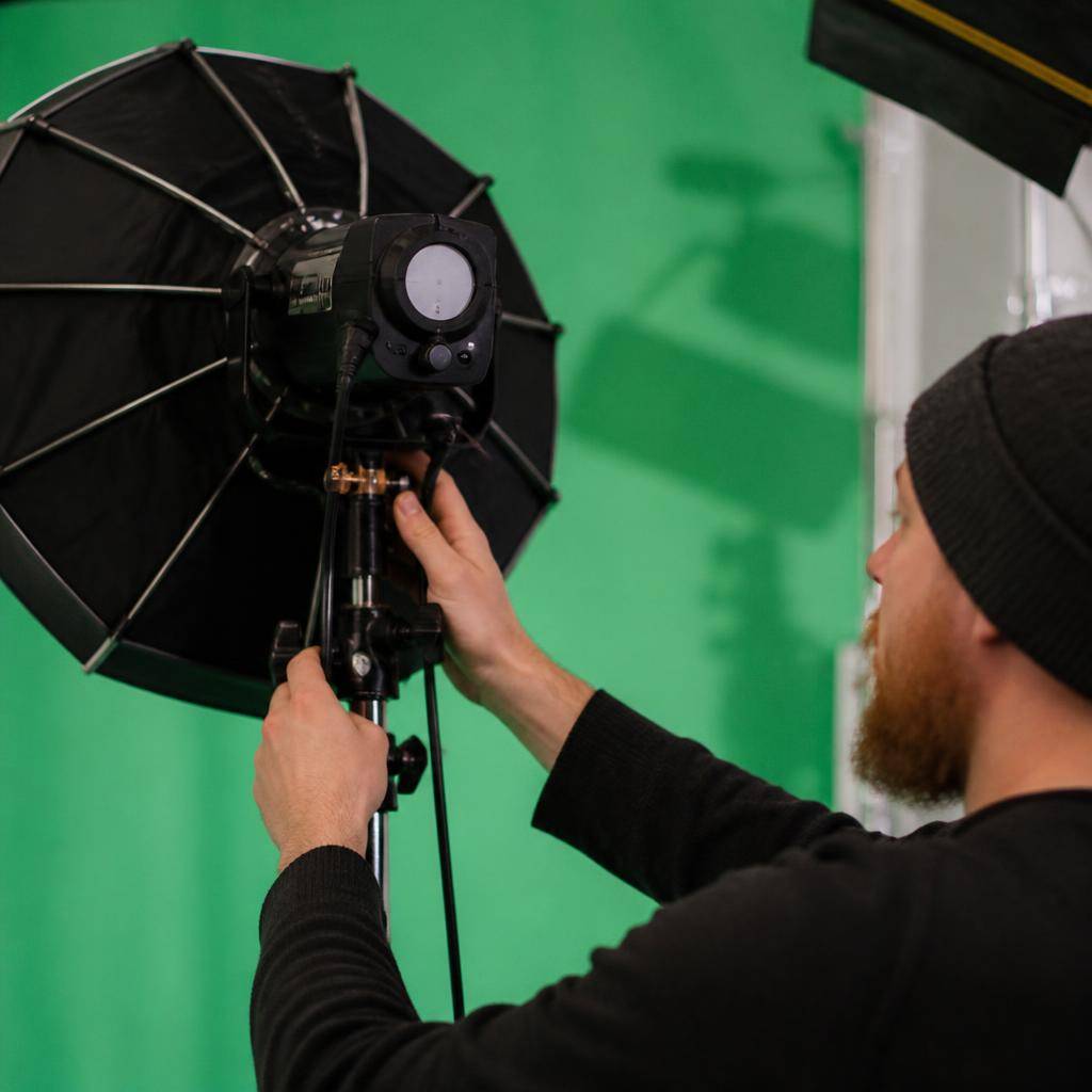 ข้อผิดพลาดในการใช้ Green Screen ที่ทำให้ภาพดูปลอมและแก้ไขยากในขั้นตอนหลังการผลิต